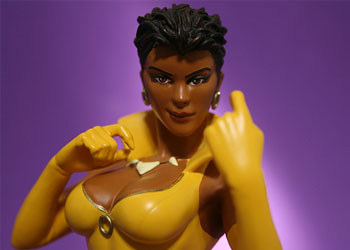 Fandomania » Collectible Review: Women of DC Vixen Bust