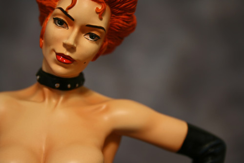 Bowen Designs Jean Grey as Black Queen Statue 007