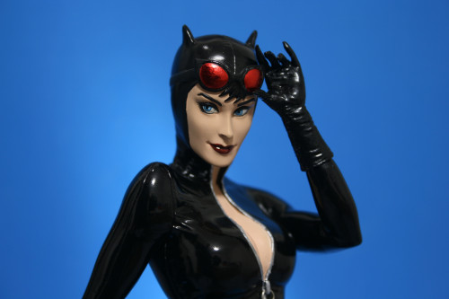 Cover Girls of DC Catwoman Statue 005