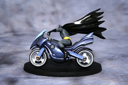 DC Superhero Figurines Batcycle 002