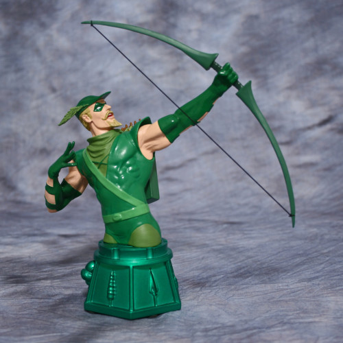 Heroes of DC Green Arrow Bust 001