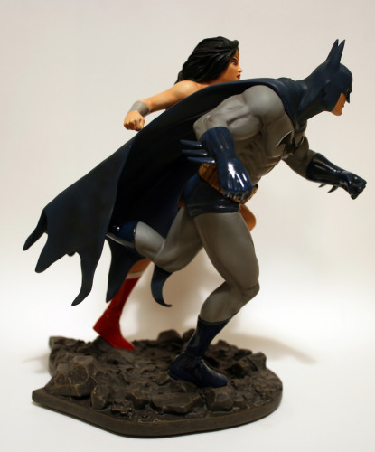 Justice League Build A Statue Batman and Wonder Woman 002