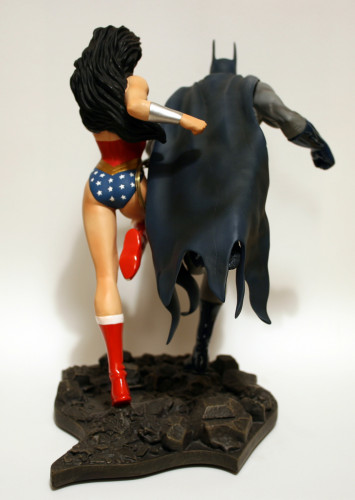 Justice League Build A Statue Batman and Wonder Woman 003