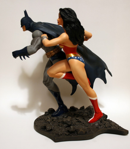 Justice League Build A Statue Batman and Wonder Woman 004
