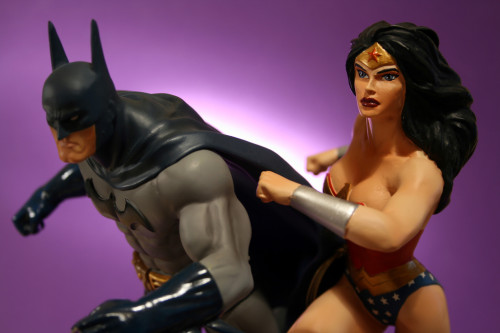 Justice League Build A Statue Batman and Wonder Woman 007