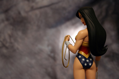 Wonder Woman Animated Movie Statue 009