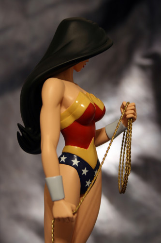 Wonder Woman Animated Movie Statue 010